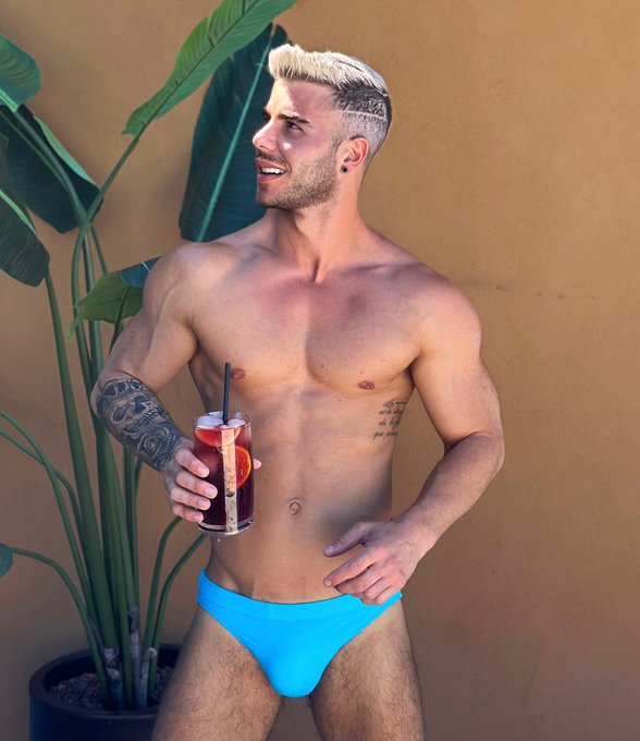 Hoy es un dia normal pero yo lo voy a hacer intenso ! @addicted_offic 
10% OFF CODE - ITSALLENKING
➡️