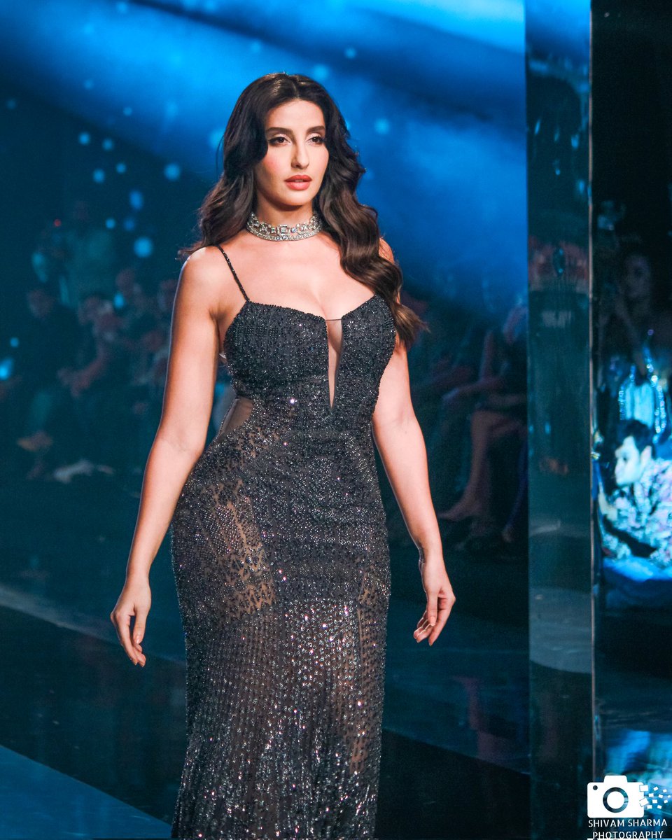 ShivamSPhotos's tweet image. 'The Pixel Night' by renowned designer duo Rohit Gandhi+ Rahul Khanna Collection was unveiled and showcased by showstopper, Bollywood Actress, Dancer, Singer @norafatehi in @TimesFashionWk. 

#BTFW #FashionWeek #CelebrityPhoto #CelebrityClicks #celebrityphotography #NoraFatehi