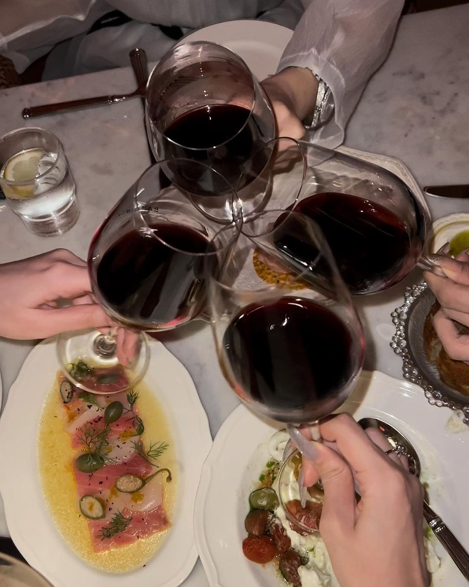 why overthink when you can overdrunk 🥂

good night