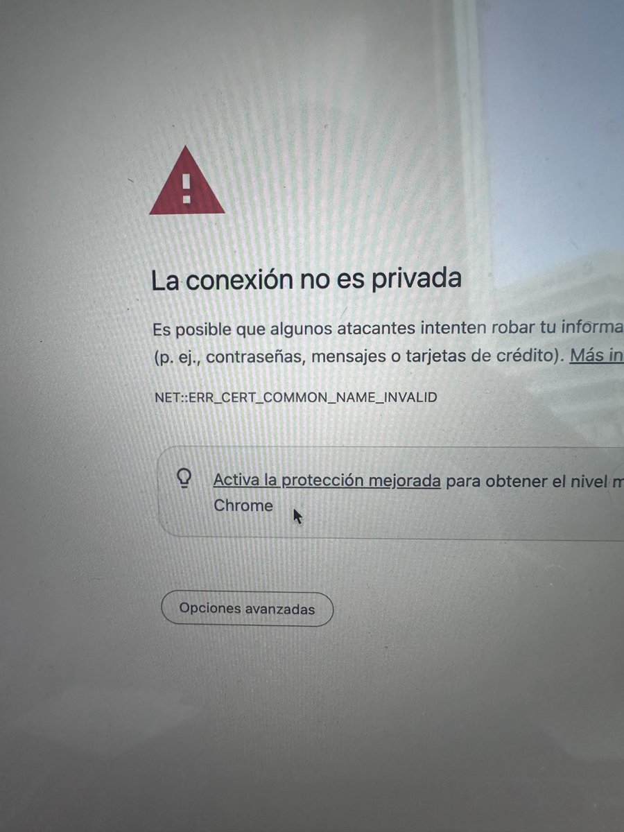 ALEJOBernal_'s tweet photo. @Bancolombia .@Bancolombia los usuarios No pueden ingresar y dice que no es segura😳

#bancolombia https://t.co/jGYyM9ewBM
