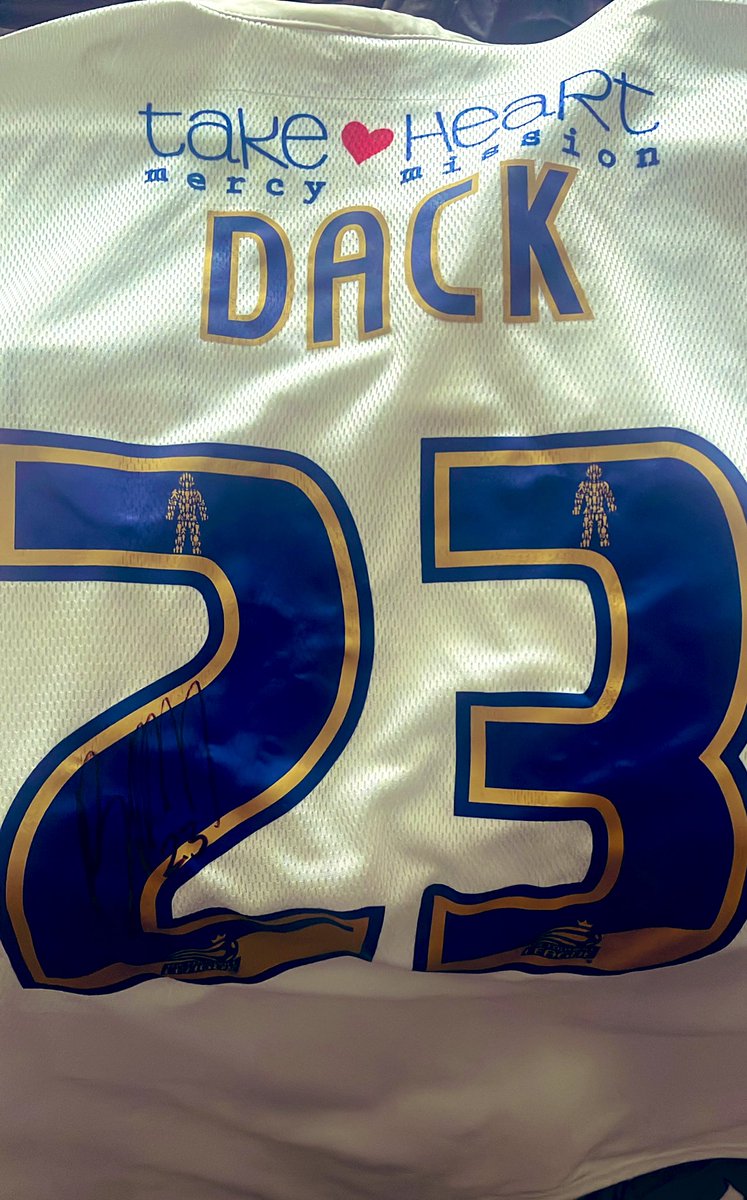 sheptonsharps's tweet image. Now I know who to get on the back of my yellow away shirt to go with this from years back, signed by the man himself - what a day

#dackisback #Gills @TheGillsFC @JoeComper #dack