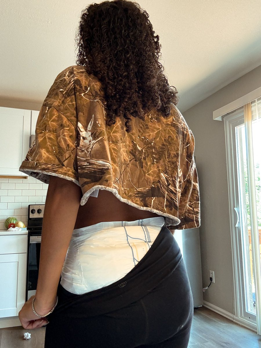 Sunnywittledays's tweet photo. Diapers + Leggings https://t.co/XdlDOhmQhW