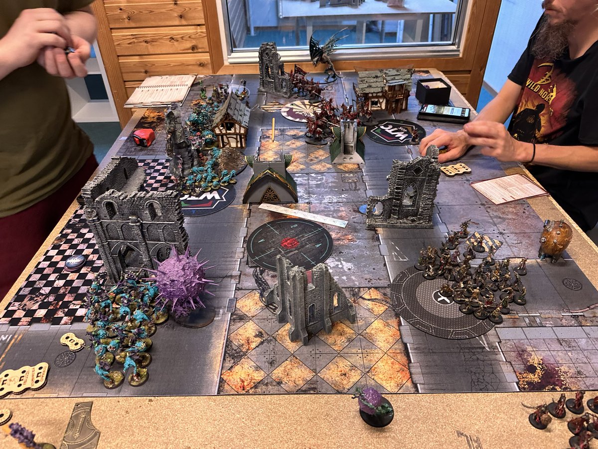 Karadim_'s tweet photo. Club last night, my house tonight! Lots of aos happening! Super fun! #aos #WarhammerCommunity #warhammer #aos4 https://t.co/YjPOojKRls
