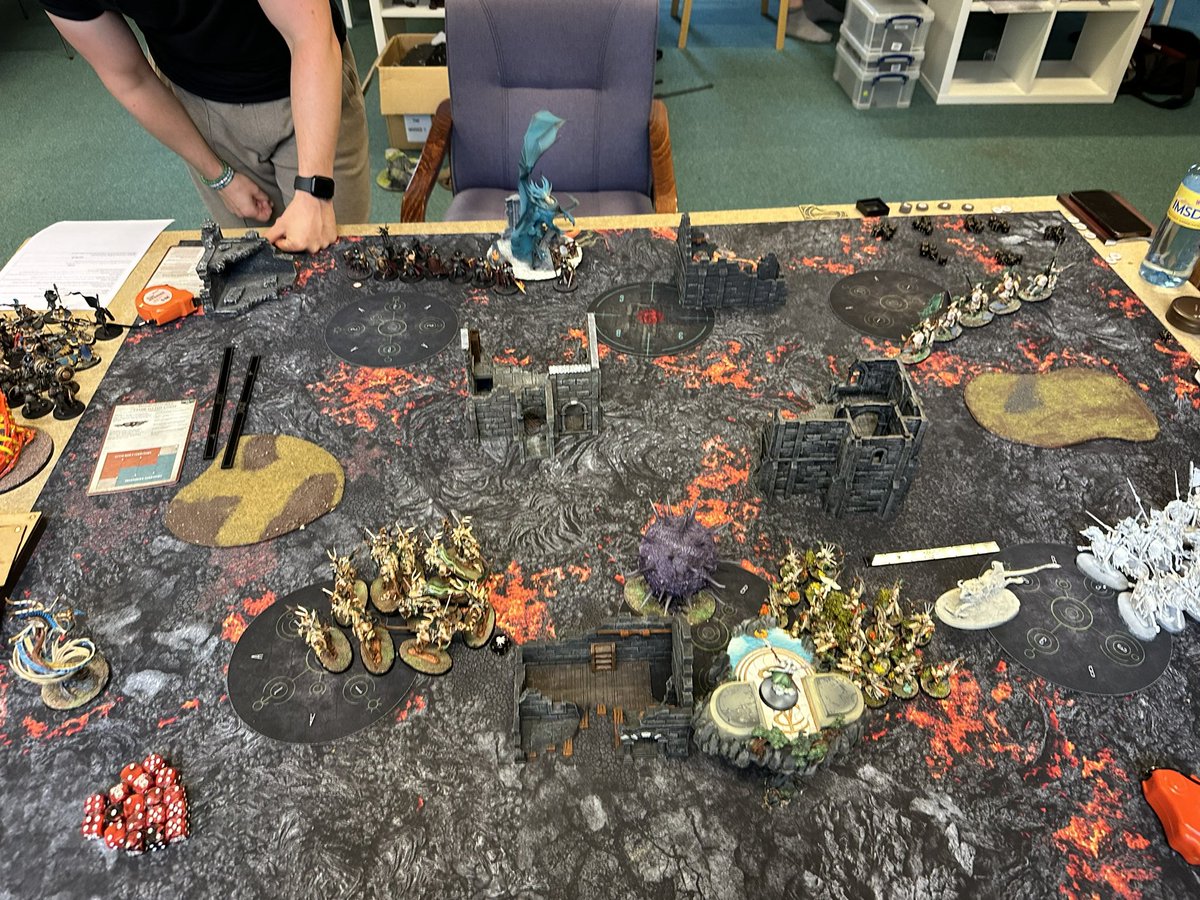 Karadim_'s tweet photo. Club last night, my house tonight! Lots of aos happening! Super fun! #aos #WarhammerCommunity #warhammer #aos4 https://t.co/YjPOojKRls