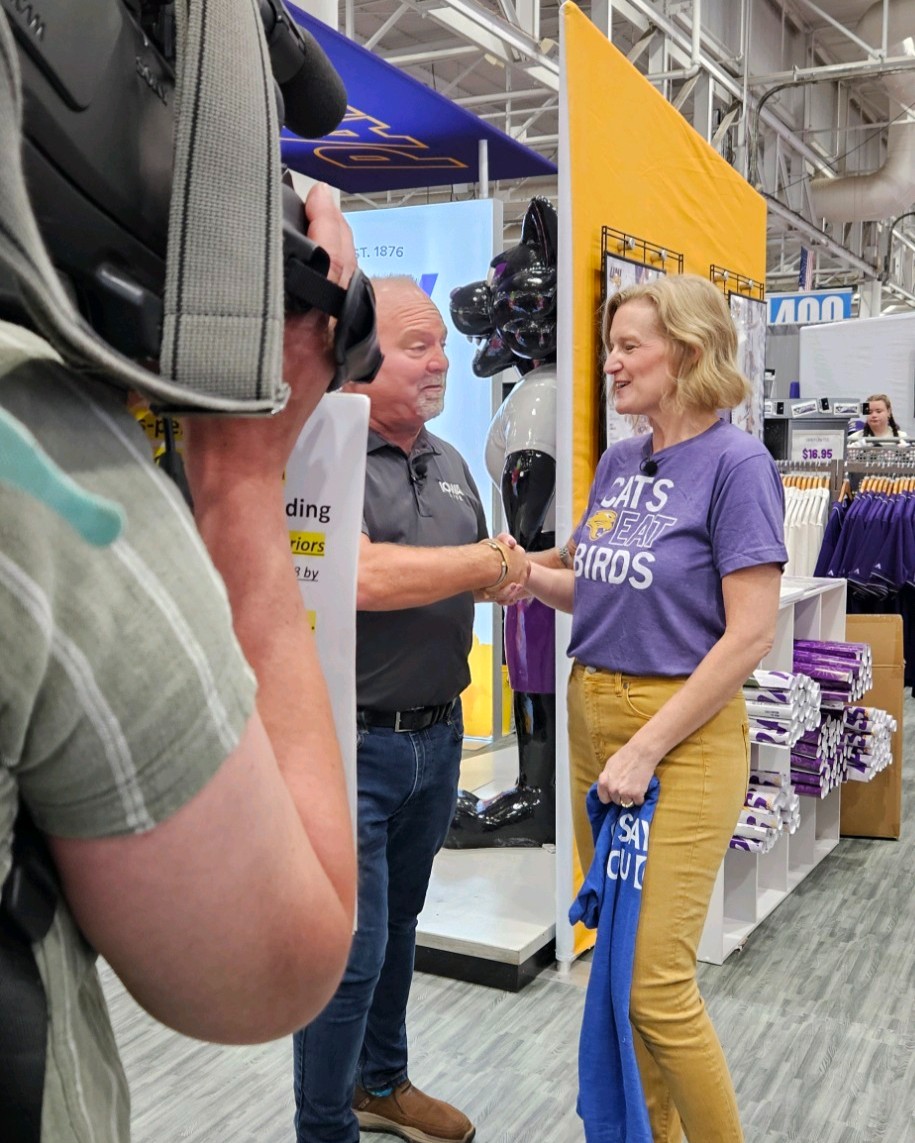 UNIAthletics's tweet image. We're just getting started at the Iowa State Fair today as @ADMeganFranklin visits with @LouRocks1.

Swing on by the Varied Industries Building up until 5 p.m. and say hello!

#EverLoyal #1UNI #IowaStateFair