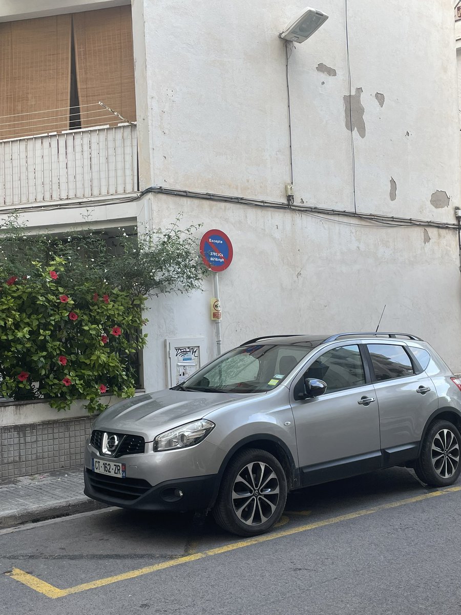 firstisa's tweet photo. @AjSitges @BarraquesSitges I avui 15 d’agost que fem quan un incivic aparca a la plaça de minusvàlid i no hi ha servei de grúa @aurorasitges @JaumeMonasterio @AjSitges ???… potser una mica de presupost de les festes per tenir un servei com cal no aniria malament https://t.co/8ZaQSiaSO4