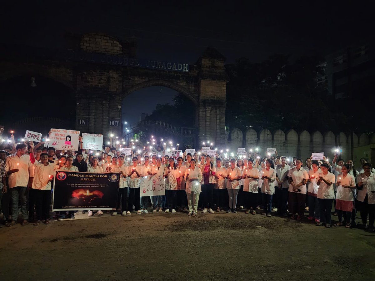 YatriJoshi7's tweet photo. Candle March
📍GMERS Medical College, Junagadh, Gujarat
#justiceformoumitadebnath
#JusticeForRGKar
#savethesaviour https://t.co/bCg3kyYaMG