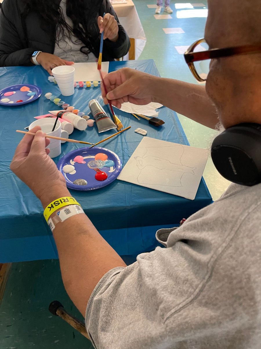 TheServantCtr's tweet photo. The Servant Center is truly grateful and appreciative of all the volunteers who provide amazing help for our homeless veterans. A special THANK YOU to volunteers from @Bennett College who came and allowed our members-in-need to participate in a painting activity on a Friday! https://t.co/VMqzR3o17T