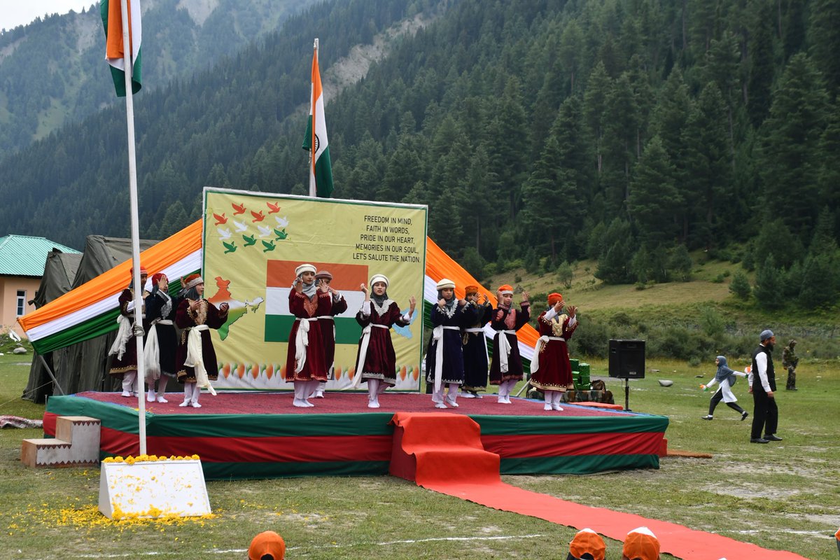 HukusBukus_786's tweet photo. With great enthusiasm & patriotic fervour, #IndianArmy organised the #78thIndependenceDay celebration in #Baraub, uniting all locals of Tulail valley. The event highlighted our unwavering spirit of freedom & rich cultural heritage.
#Kashmir #HarGharTiranga #Kursk #JaiHind #flag https://t.co/0xCrqgYrDq
