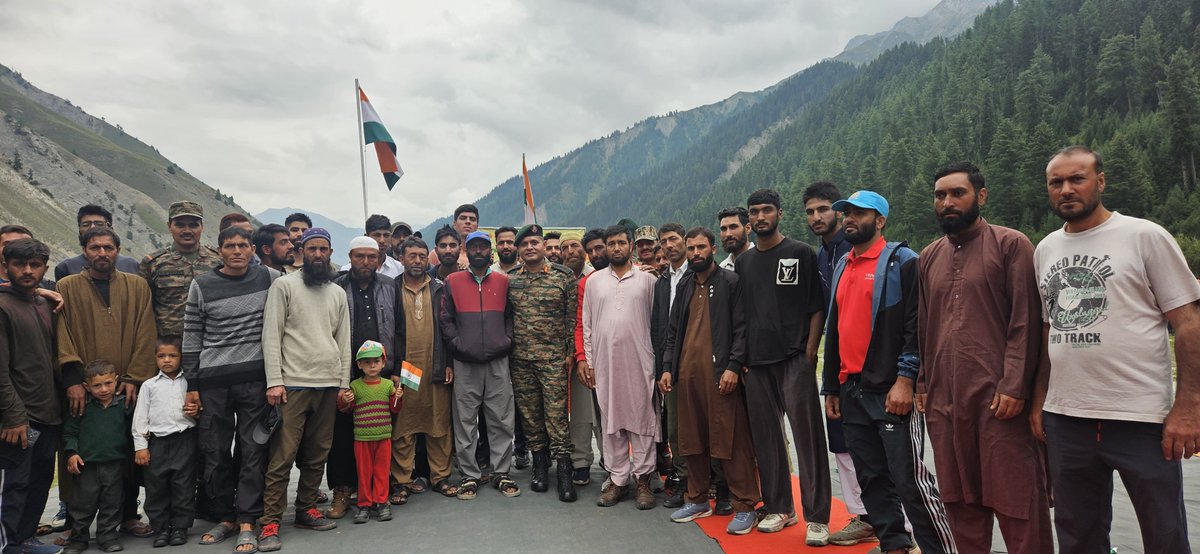 HukusBukus_786's tweet photo. With great enthusiasm & patriotic fervour, #IndianArmy organised the #78thIndependenceDay celebration in #Baraub, uniting all locals of Tulail valley. The event highlighted our unwavering spirit of freedom & rich cultural heritage.
#Kashmir #HarGharTiranga #Kursk #JaiHind #flag https://t.co/0xCrqgYrDq