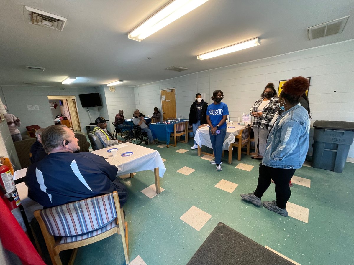 TheServantCtr's tweet photo. The Servant Center is truly grateful and appreciative of all the volunteers who provide amazing help for our homeless veterans. A special THANK YOU to volunteers from @Bennett College who came and allowed our members-in-need to participate in a painting activity on a Friday! https://t.co/VMqzR3o17T