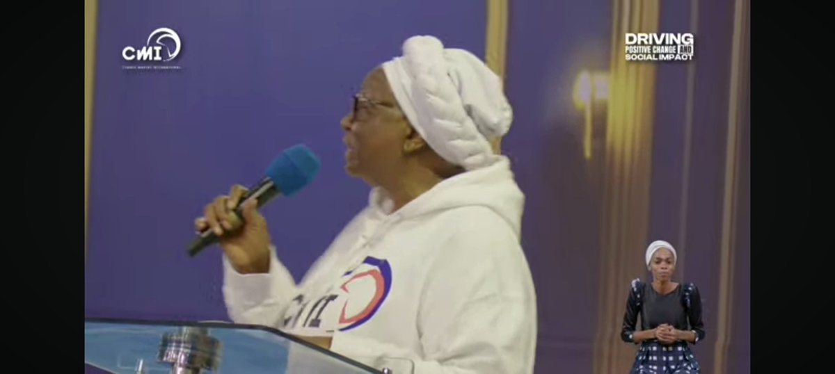 AyeweV's tweet photo. Am I the only one who's excited whenever mama comes on stage.

And when she thanked papa, he stood😩❤️❤️

#ChangeMakersInternational
#CMIPortHarcourt https://t.co/gb1O0GVWcR