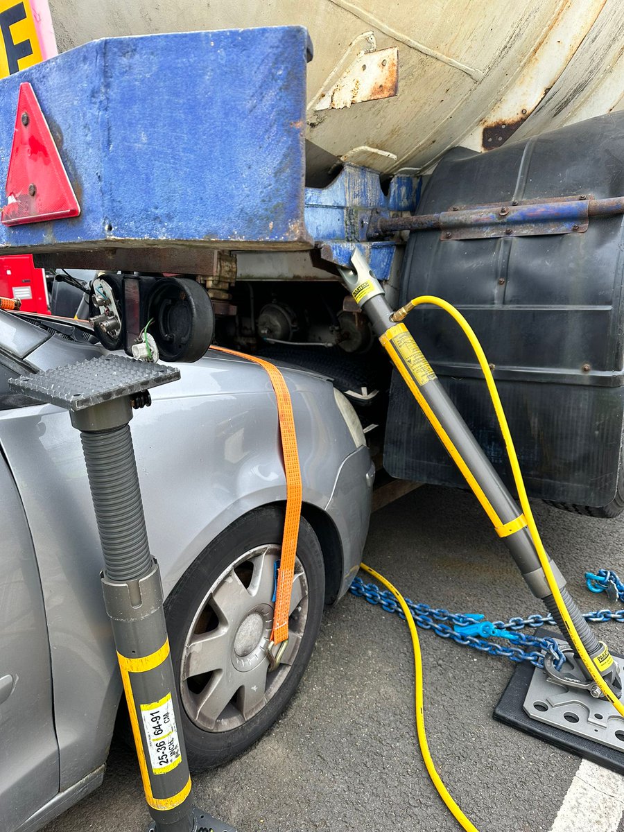 NottmRoadFS's tweet photo. Blue watch went to joint training center earlier to practice more heavy rescue, today the drill was a simulated under run of a car and a tanker. https://t.co/z2VQQHOZEf