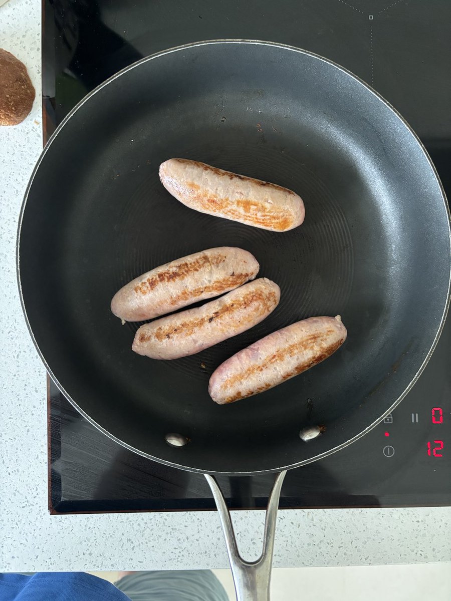 MILERHS's tweet photo. MASSIVE MASSIVE question when cooking Good Sausage do you pop the skin or not !!!! #ThisIsWhatTwitterIsFor https://t.co/GW3zRR4kft