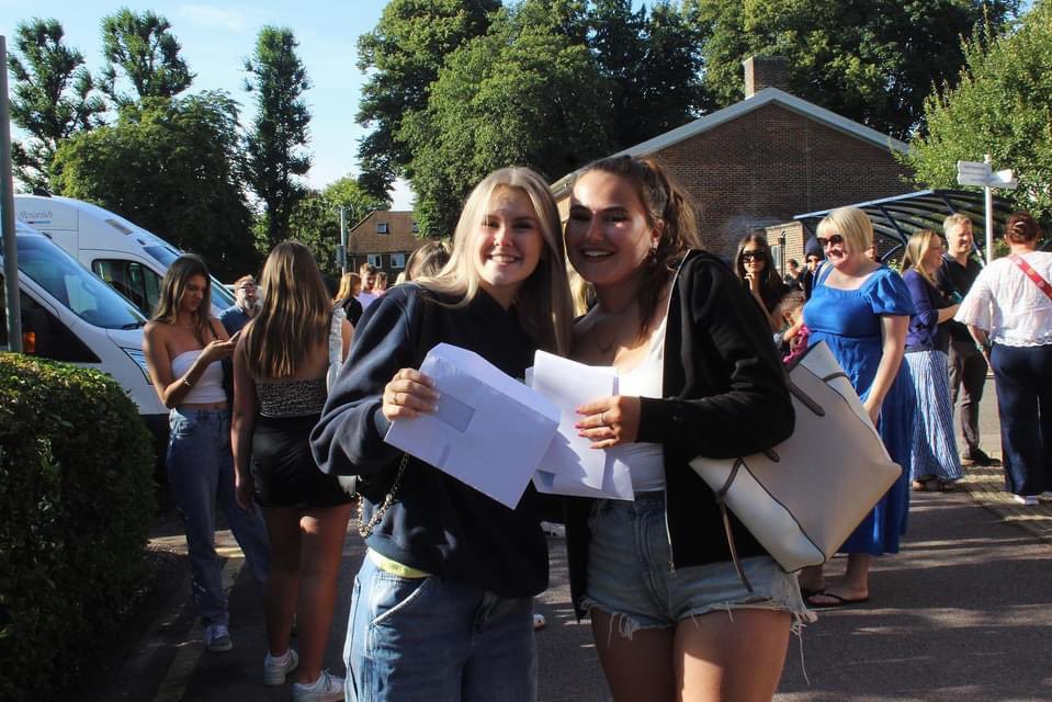 qmcollege's tweet photo. Another year of outstanding results! HUGE congratulations to the #ClassOf2024, we are so proud and excited to see where your journey will take you🎉 

Photos by Izzy Stenning. 

#ResultsDay #QMCResultsDay #Alevel #ResultsDay2024 https://t.co/7lNxyO4nkC