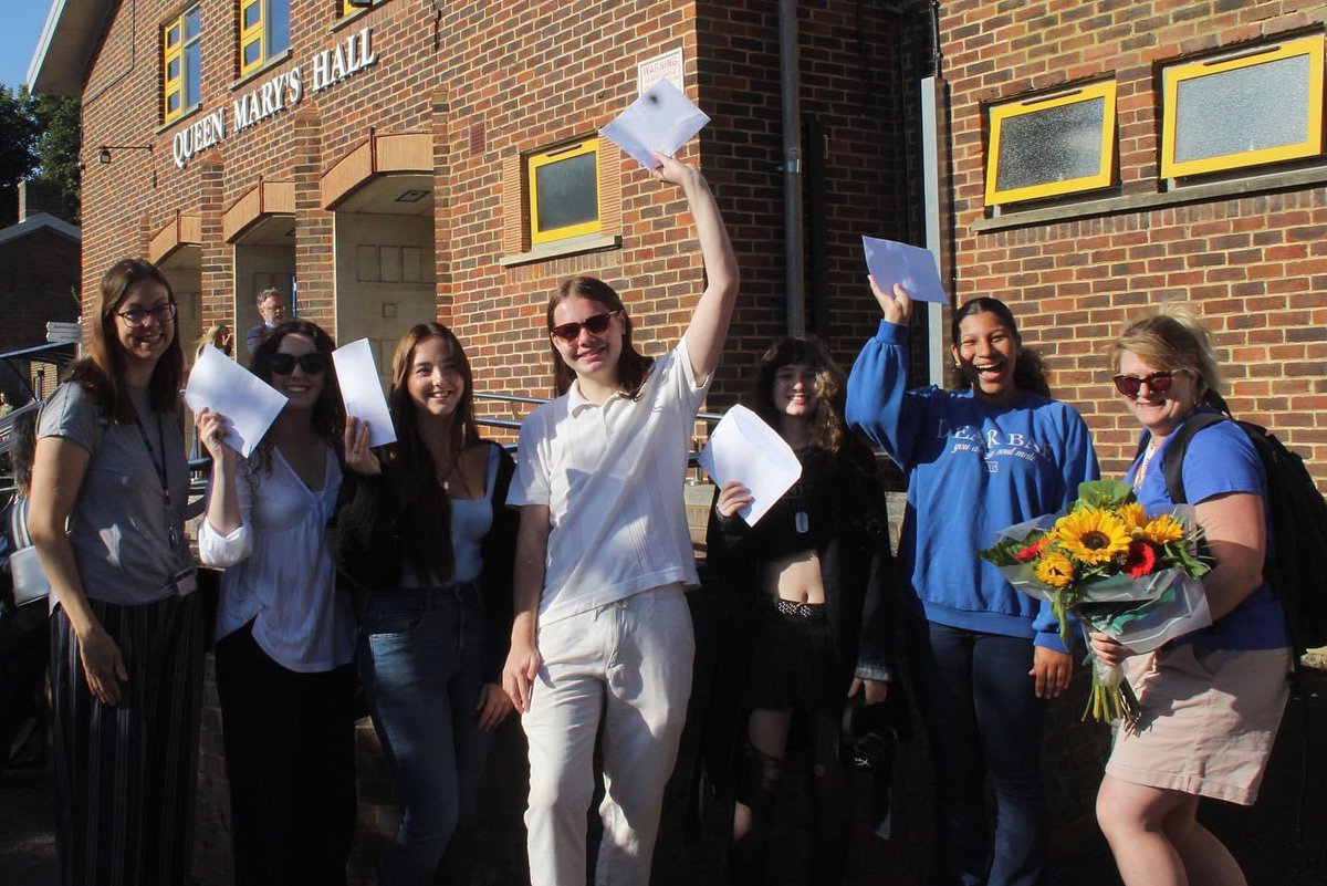 qmcollege's tweet photo. Another year of outstanding results! HUGE congratulations to the #ClassOf2024, we are so proud and excited to see where your journey will take you🎉 

Photos by Izzy Stenning. 

#ResultsDay #QMCResultsDay #Alevel #ResultsDay2024 https://t.co/7lNxyO4nkC