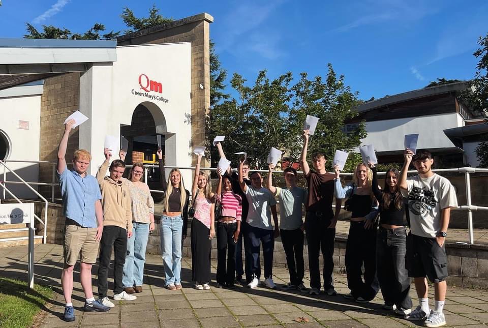 qmcollege's tweet photo. Another year of outstanding results! HUGE congratulations to the #ClassOf2024, we are so proud and excited to see where your journey will take you🎉 

Photos by Izzy Stenning. 

#ResultsDay #QMCResultsDay #Alevel #ResultsDay2024 https://t.co/7lNxyO4nkC