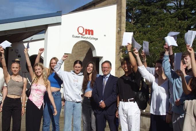 qmcollege's tweet photo. Another year of outstanding results! HUGE congratulations to the #ClassOf2024, we are so proud and excited to see where your journey will take you🎉 

Photos by Izzy Stenning. 

#ResultsDay #QMCResultsDay #Alevel #ResultsDay2024 https://t.co/7lNxyO4nkC