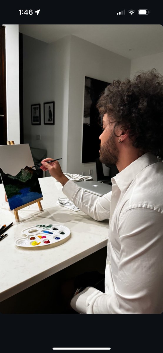 roycexsoon's tweet photo. Compositor, cantante, chef, troll profesional y hasta artista, es como Barbie 🧑‍🎨 https://t.co/pGvwu6HT18
