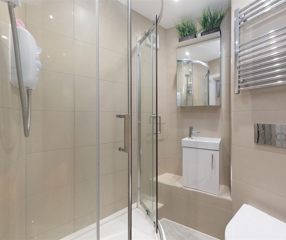 Homecastle_'s tweet photo. Delightful one-bedroom ground floor Split level conversion maisonette ~ a true gem waiting to be discovered 💎

📍 Woodside Road #SE25
🛌 1 Bedroom 
🔥 Modern features inc underfloor heating

Please get in touch if you would like full information or to arrange a viewing https://t.co/YlXmF0xSVv