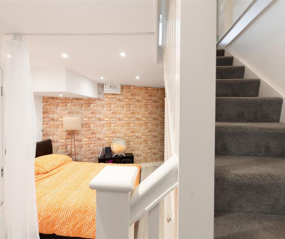 Homecastle_'s tweet photo. Delightful one-bedroom ground floor Split level conversion maisonette ~ a true gem waiting to be discovered 💎

📍 Woodside Road #SE25
🛌 1 Bedroom 
🔥 Modern features inc underfloor heating

Please get in touch if you would like full information or to arrange a viewing https://t.co/YlXmF0xSVv