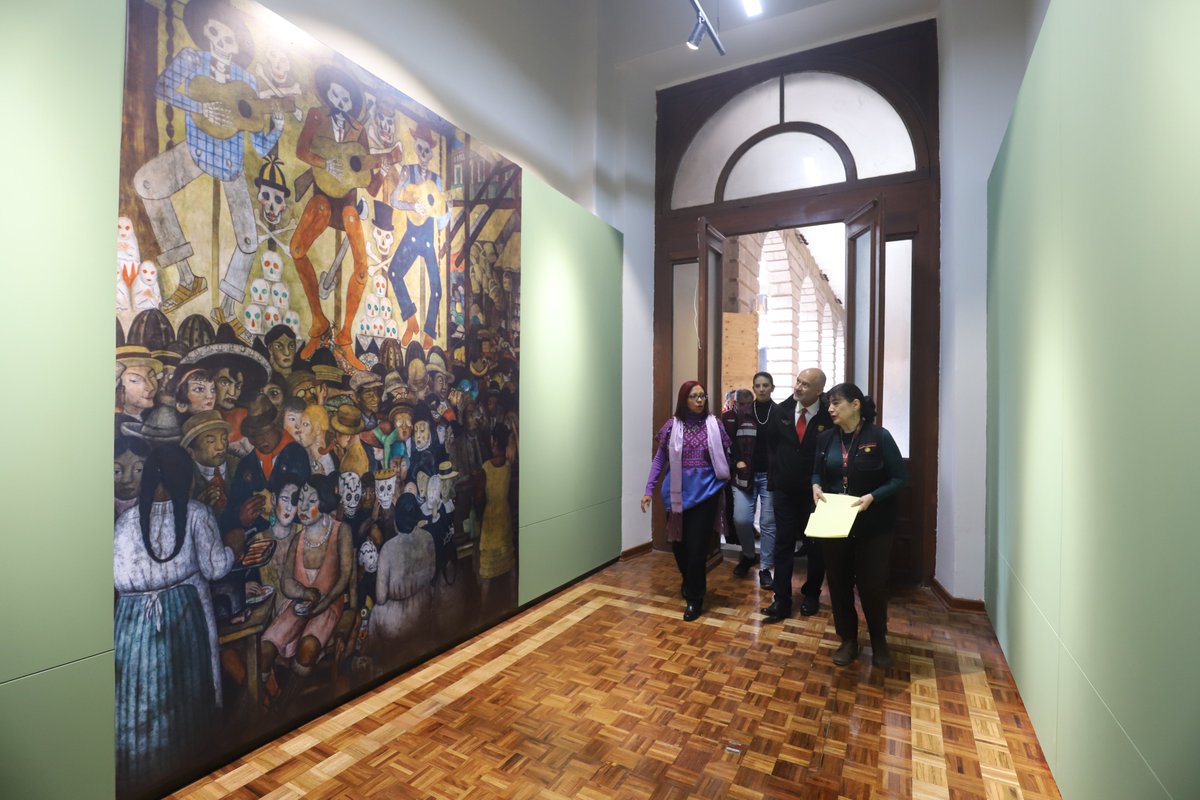 SOBSECDMX's tweet photo. Esta mañana junto a @Letamaya, titular de la @SEP_mx y equipo de @cultura_mx, supervisamos los trabajos finales que realizamos para la conformación del nuevo Museo Vivo del Muralismo en el Centro Histórico. https://t.co/o8EH0x2OjC