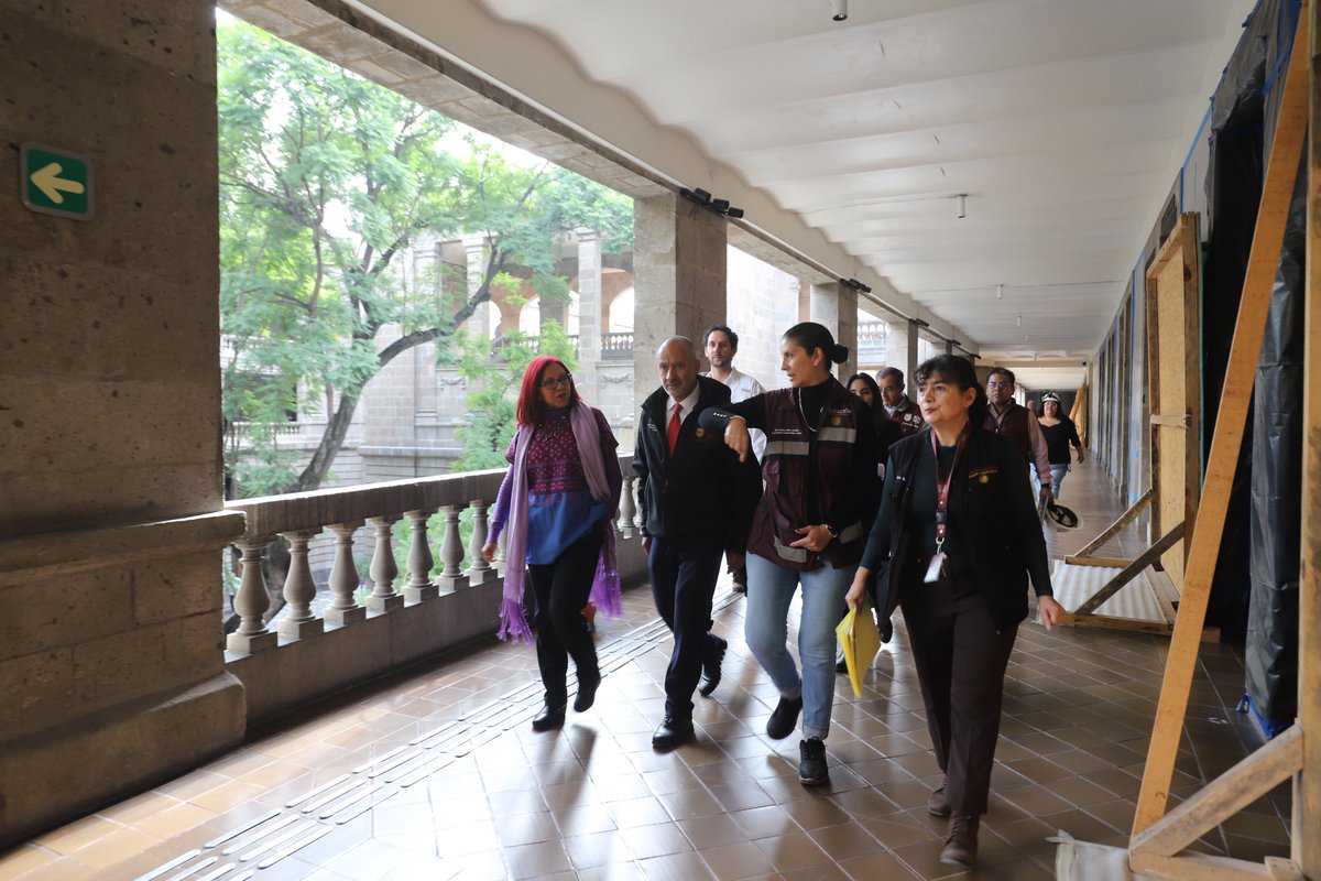 SOBSECDMX's tweet photo. Esta mañana junto a @Letamaya, titular de la @SEP_mx y equipo de @cultura_mx, supervisamos los trabajos finales que realizamos para la conformación del nuevo Museo Vivo del Muralismo en el Centro Histórico. https://t.co/o8EH0x2OjC
