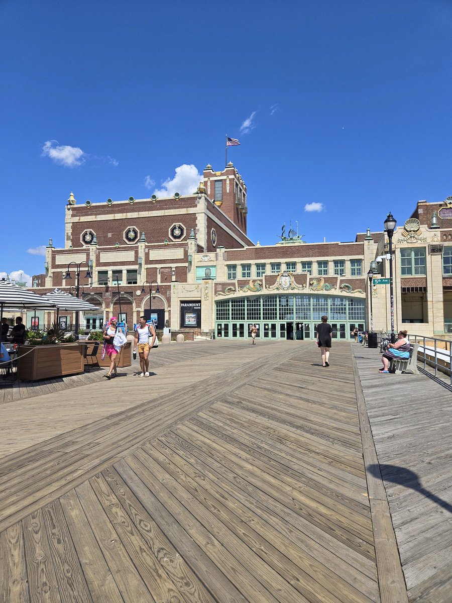 desiredtastes's tweet photo. Cocktails & Art at Asbury Park🍹🎨
#BeachDay #JerseyShore #WonderBar #Cocktails #Tequila #Boardwalk #StreetArt #Beach #Ocean #Art #BeachBar #Drinks #Cocktail #Rum #AsburyPark #NJ #NewJersey #Summer #Bars #Jersey #Summertime #DesiredTastes https://t.co/E8PV9E3aj9