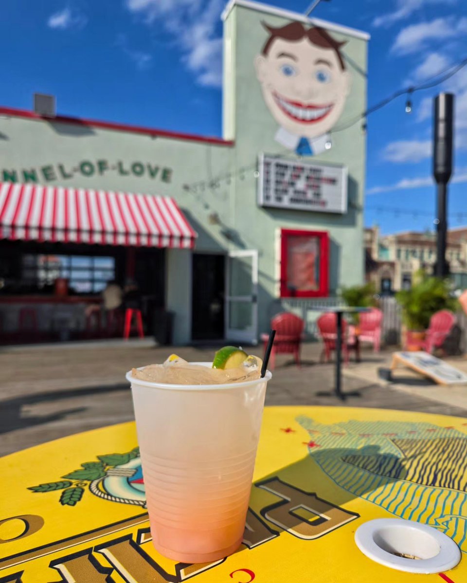 desiredtastes's tweet photo. Cocktails & Art at Asbury Park🍹🎨
#BeachDay #JerseyShore #WonderBar #Cocktails #Tequila #Boardwalk #StreetArt #Beach #Ocean #Art #BeachBar #Drinks #Cocktail #Rum #AsburyPark #NJ #NewJersey #Summer #Bars #Jersey #Summertime #DesiredTastes https://t.co/E8PV9E3aj9