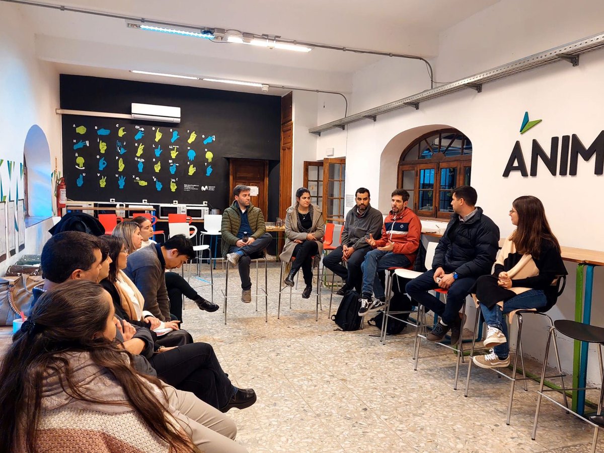 animadual's tweet photo. ¡Este martes compartimos una nueva jornada de Inducción a Tutores y Tutoras! 💪🏼

Agradecemos a #AMS, #BERKES, @FarmashopUY, @Hikko, @merckgroup, @TeamRentaCar, #TEYMA y #WILDFI por el compromiso y la calidez 💟 https://t.co/027SxzsR2f