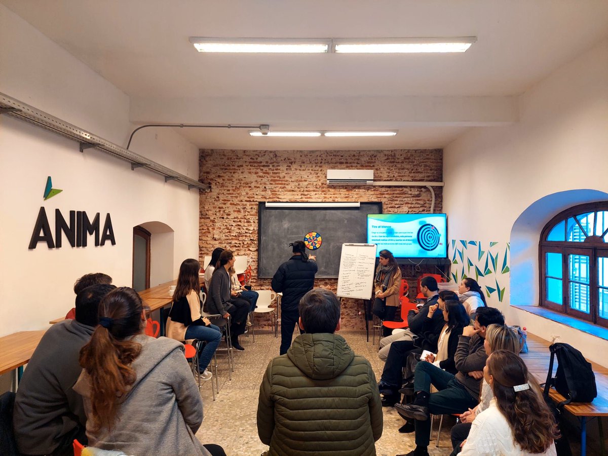 animadual's tweet photo. ¡Este martes compartimos una nueva jornada de Inducción a Tutores y Tutoras! 💪🏼

Agradecemos a #AMS, #BERKES, @FarmashopUY, @Hikko, @merckgroup, @TeamRentaCar, #TEYMA y #WILDFI por el compromiso y la calidez 💟 https://t.co/027SxzsR2f