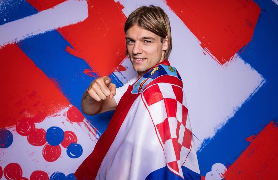 FabrizioRomano's tweet photo. 🟤🇭🇷 Medical tomorrow for Borna Sosa as new Torino player from Ajax on loan with €7m buy clause.

Salary fully covered by Torino. https://t.co/nCXgdpWG8h