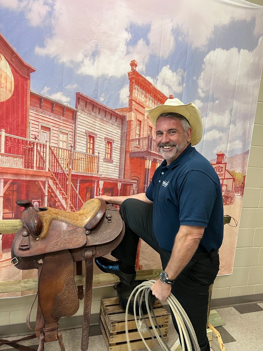 clsmf's tweet image. Our Disaster Legal Services Unit Managing Attorney, Paul Ferreira, had a great time at a disaster planning event in Sumter County!

#DisasterPlanning #CLSInTheCommunity #LegalServices #LegalAid