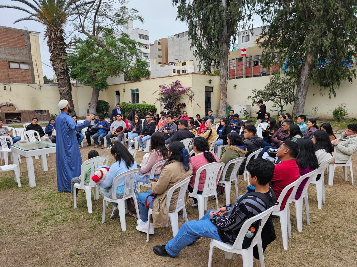 RubenRivera95's tweet photo. Junto a la escuela de misiones de la APC se vivió nuestra primera clase vivencial aprendiendo un poco más sobre el Islam! 
Visitamos la mezquita de Magdalena! 🙏🏼😃 https://t.co/gMwrBoZZeR