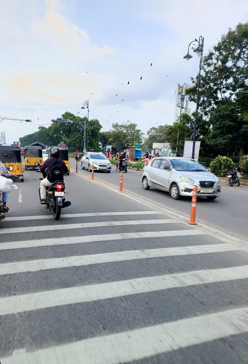 Team_Road_Squad's tweet photo. Daily reminder-Day 164 to GHMC

Dear GHMC,
These white lines/ rumble strips are causing severe health damage to citizens. 

Tankbund is horrible and dangerous!!!!
#removerumblestripsinHyderabad
@CommissionrGHMC @GHMCOnline
@swachhhyd  @HYDTP @HYDTrafficMan @hydcitypolice https://t.co/VfDgzlOj4N