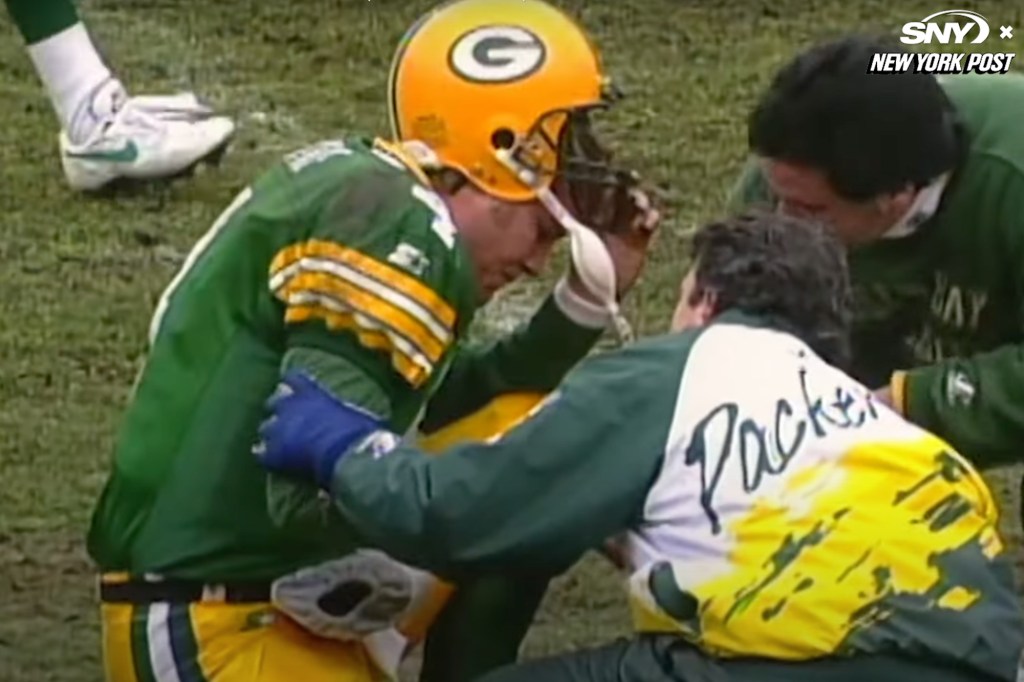 nypost's tweet photo. Brett Favre, former Giant Tyler Sash are subjects of concussion documentary https://t.co/PHWXW7mfOy https://t.co/QeZSNrQpBN
