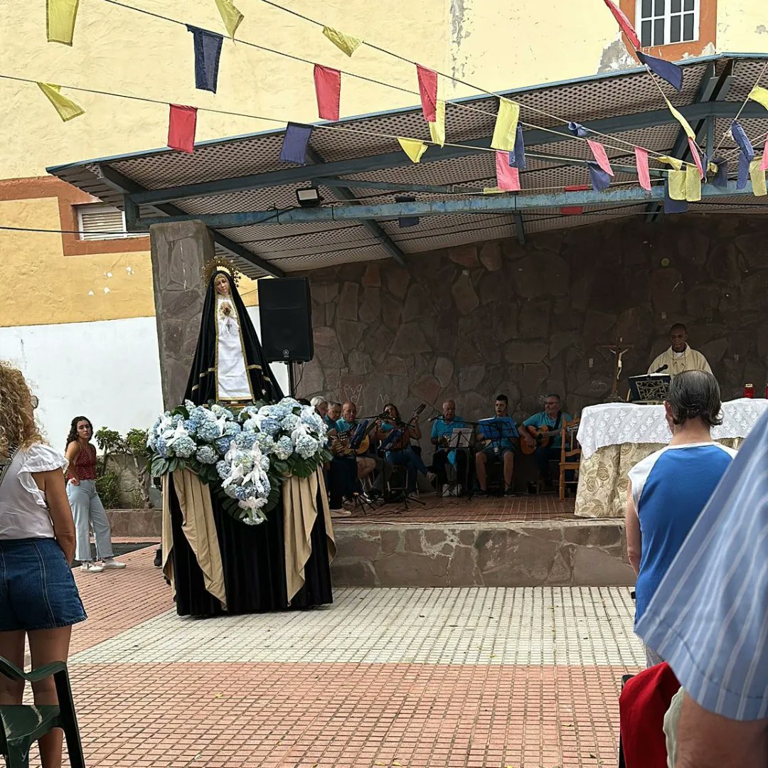 hectorjsuarez's tweet photo. Hoy hemos compartido el día grande de las fiestas del barrio de La Viña en  #Telde en honor a nuestra señora la Virgen de La Paloma, mis más sinceras felicitaciones para la comisión de fiestas por el gran esfuerzo que hacen por mantener estos espacios de convivencia vecinal https://t.co/V75gkzhmqC