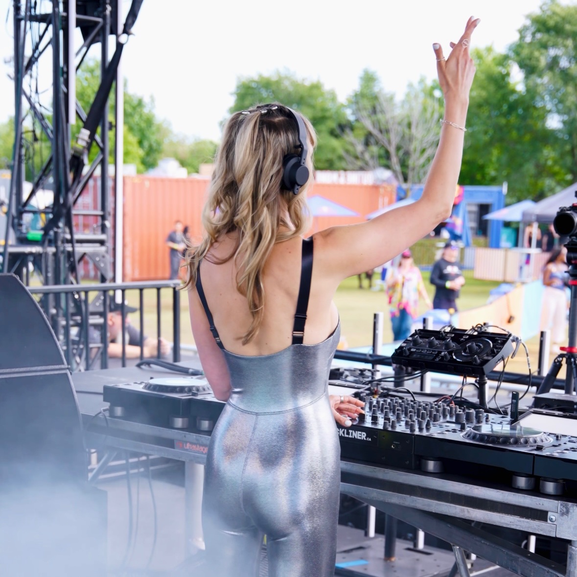 sarasimms's tweet photo. @ElectricIsTO is one of my fav festivals! One of the best things about Electric Island is it gives Canadian artists the opportunity to perform on a big stage which helps to elevate our scene 🇨🇦 https://t.co/MGrBsCVwQz