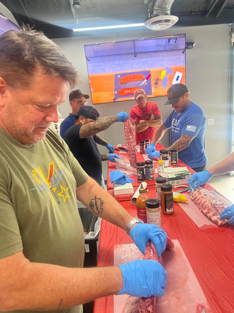 E3RFoundation's tweet photo. Nothing like a little friendly BBQ class and competition! 

#E3RanchFoundation #OperationBBQRelief #Ribs #JudgesWin #BelliesFull https://t.co/58y78Se3UR