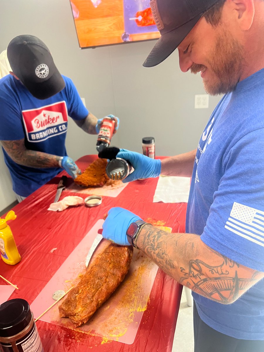 E3RFoundation's tweet photo. Nothing like a little friendly BBQ class and competition! 

#E3RanchFoundation #OperationBBQRelief #Ribs #JudgesWin #BelliesFull https://t.co/58y78Se3UR