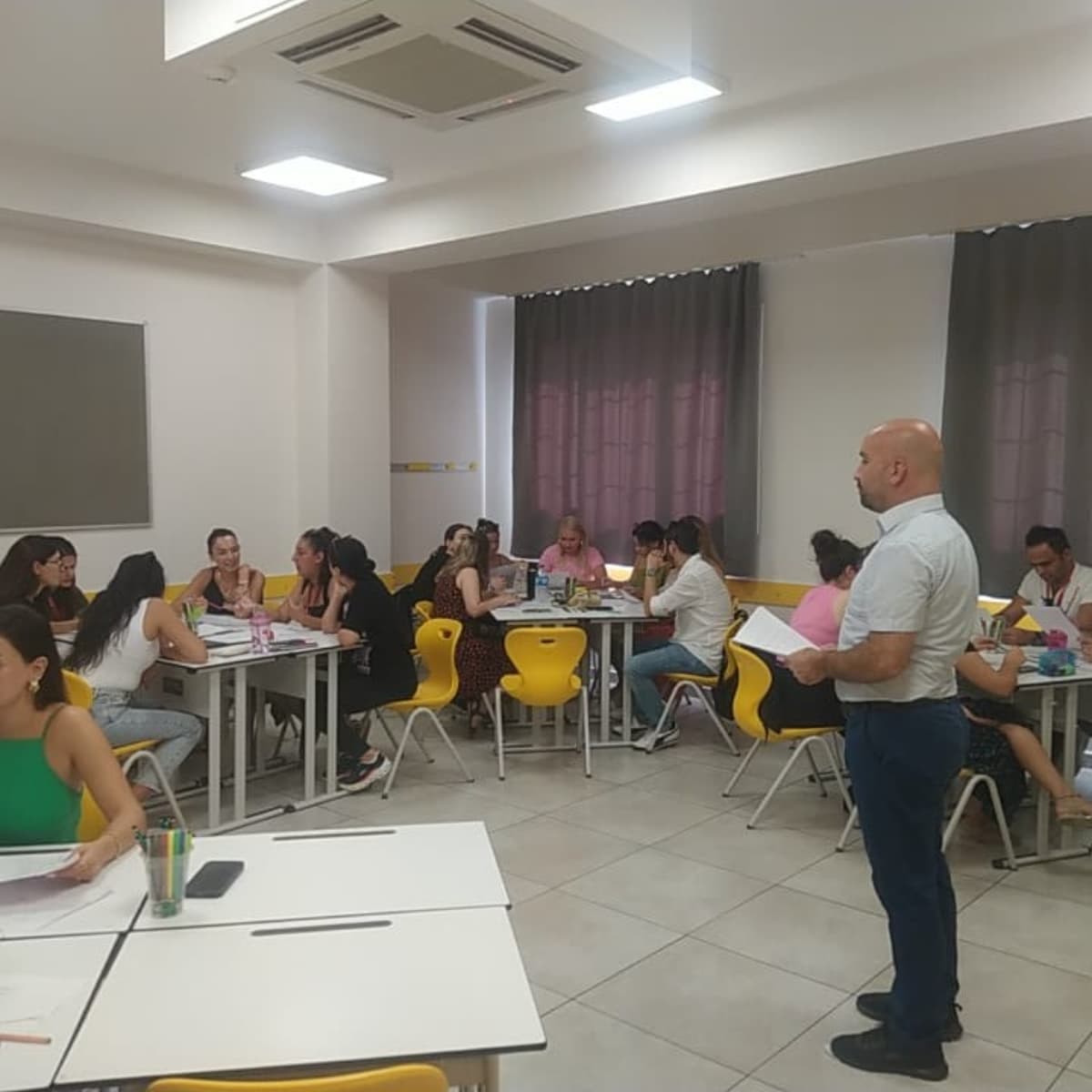 osmangulerr's tweet photo. Eral Çukurova Kampüsü bünyesinde kıymetli öğretmenlerimizle keyifli bir sezon açılışı yaptık.Eral okullarının dinamik kadrosu ile çalışmak çok değerliydi.Eral okullarına misafirperverliklerinden dolayı sonsuz teşekkürler 🙏 https://t.co/PxaDMFhk1J