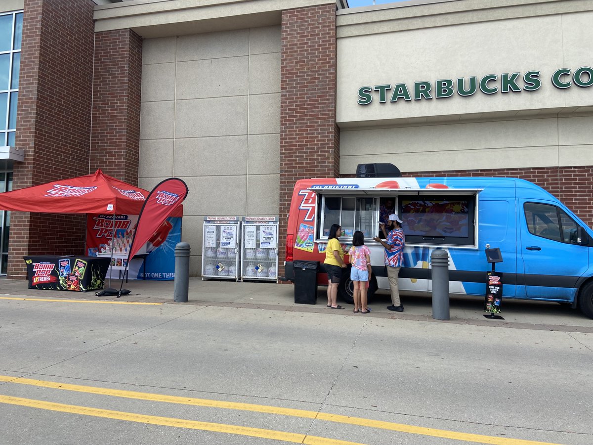 ValleyWestHyVee's tweet photo. Come chill out by your Valley West Hy-Vee to enjoy a FREE Bomb Pop! That's right, totally free until 6pm tonight! While you're here, make sure you stop inside for a steak dinner, only $10! https://t.co/IfeIXZNyeB