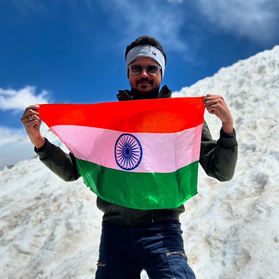 iamharshall's tweet photo. 🫡 Been holding onto this pic all year, just waiting for Independence Day to show it off! 🇮🇳 #PatrioticProcrastination Happy Independence Day! https://t.co/O64VmP9Hfq
