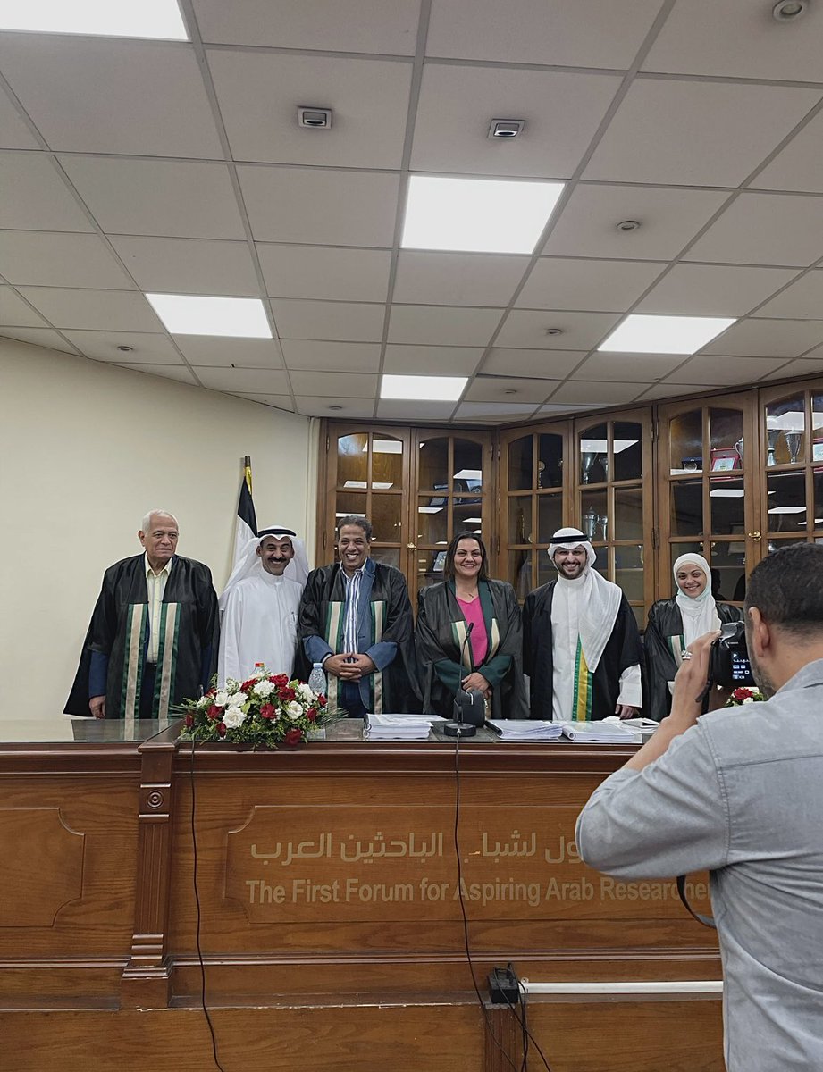 ﴿ وَ آخِرُ دَعْوَاهُمْ أَن الْحَمْدُ لِلَّهِ رَبِّ الْعَالَمِينَ ﴾

تم بفضل الله حصولي على درجة الماجستير 
من قسم الاعلام - جامعة عين شمس
بتقدير " ممتاز مع مرتبة الشرف "

"مع التوصية بالطبع والتبادل مع الجامعات الأخرى".