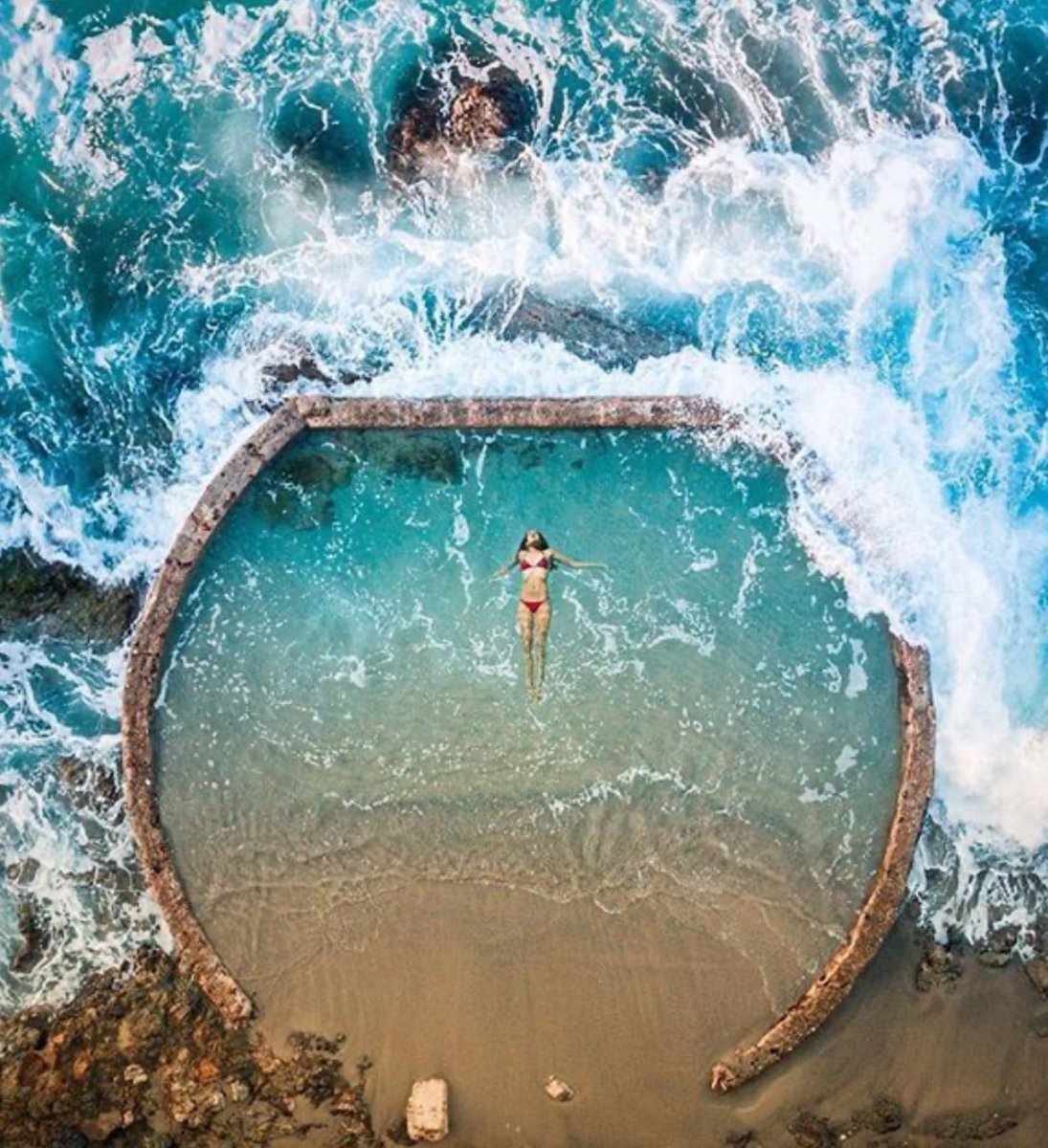 SchroederGnar's tweet photo. Everyone knows and loves the iconic Pirate Tower in Laguna Beach and the secret saltwater pools nearby, but have you ever wondered about the homes perched directly above them? https://t.co/6YATOzdxjM