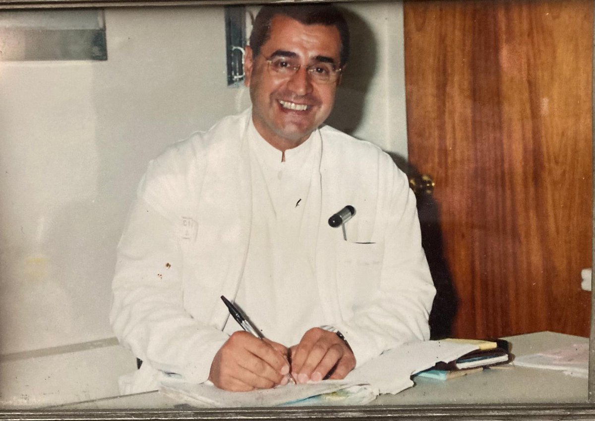 Lamentamos comunicar el fallecimiento del Prof. Dr. Victor R. Soria. Referente de la anatomía y neurocirugía del país y la región. Dejó su impronta en numerosas generaciones de médicos. Los que tuvimos el placer de escuchar sus clases compartimos con tristeza este momento. QEPD