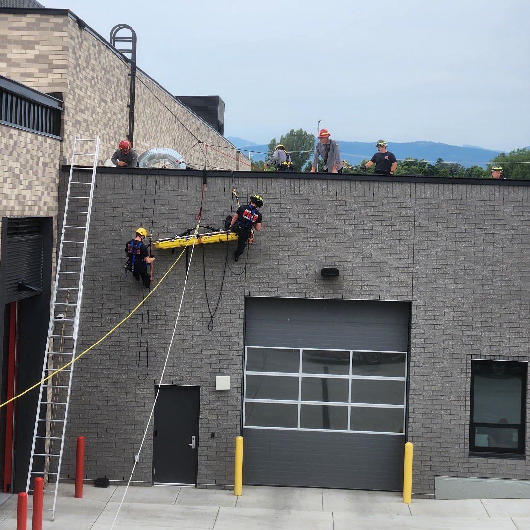 BozemanFire's tweet image. Training for our Tech Rescue team never stops! This week they worked through a cross haul scenario at Fire Station 1. 

Want to learn more about what they do? Sign up for our Citizens Fire Academy at bozemanfire.com/cfa. 

#BozemanFire #TechRescue #AlwaysReady