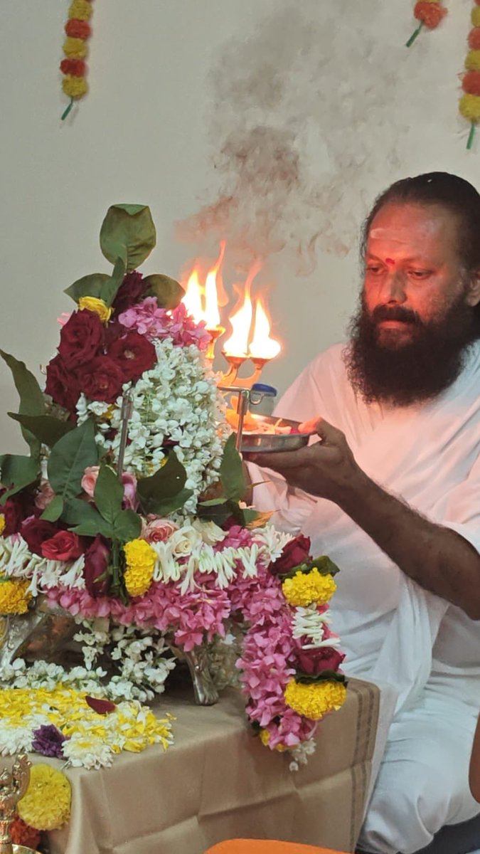 JGDSwamiji's tweet photo. #SravanRudraPuja - Samoohik today evening at #Sarasbag, #Pune - #VDSMaharashtra @Vaidicpujas https://t.co/jIM6NSSV7L