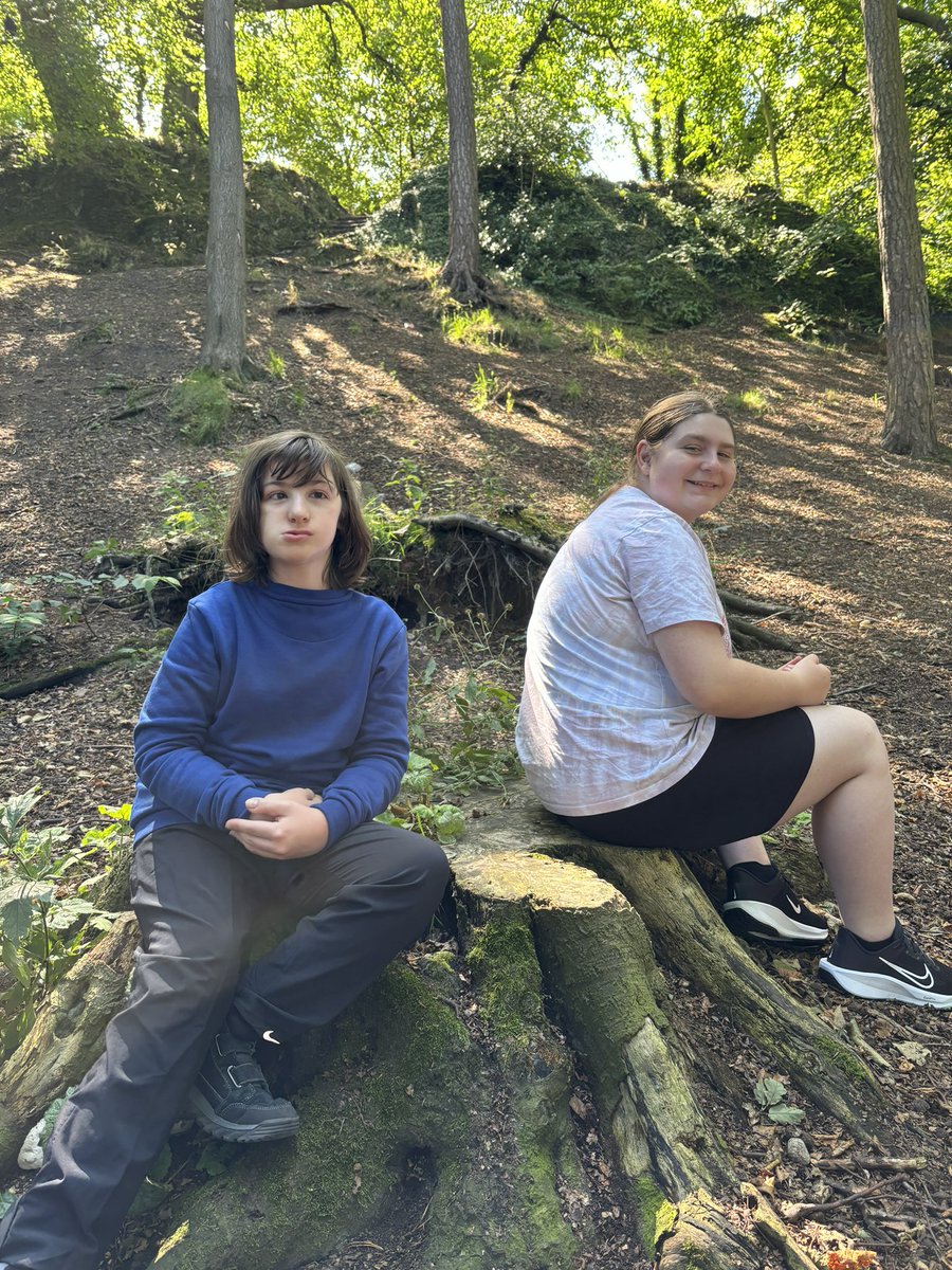 Hot chocolate &amp; relaxation at Forest School 😌🍃<a href="/MHSForSch/">MHSForestSchool</a> #CampfireCooking