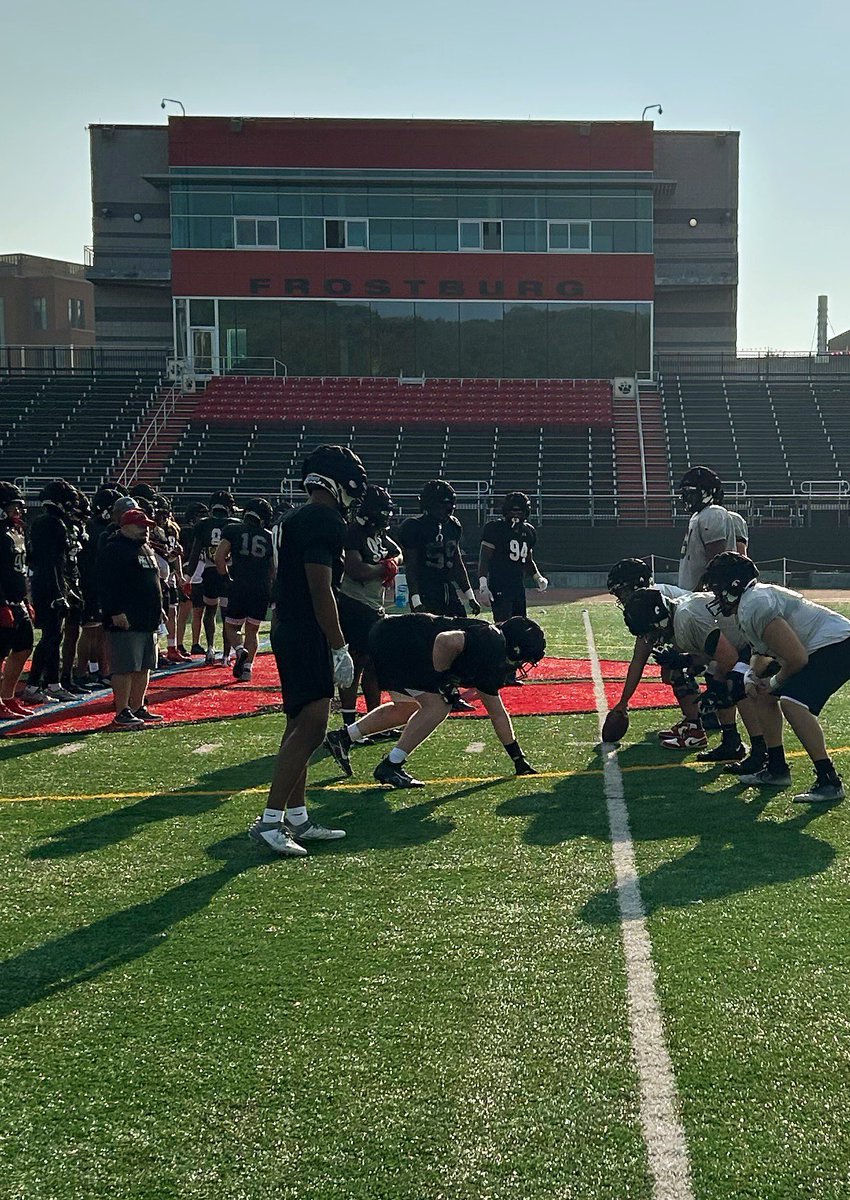 FrostburgFB's tweet photo. 🧱 by 🧱, 🧩 by 🧩. Stack days, first day of shoulder pads. 🔴⚫️🏔️🏈 #Earnit https://t.co/ysosAlYbQW